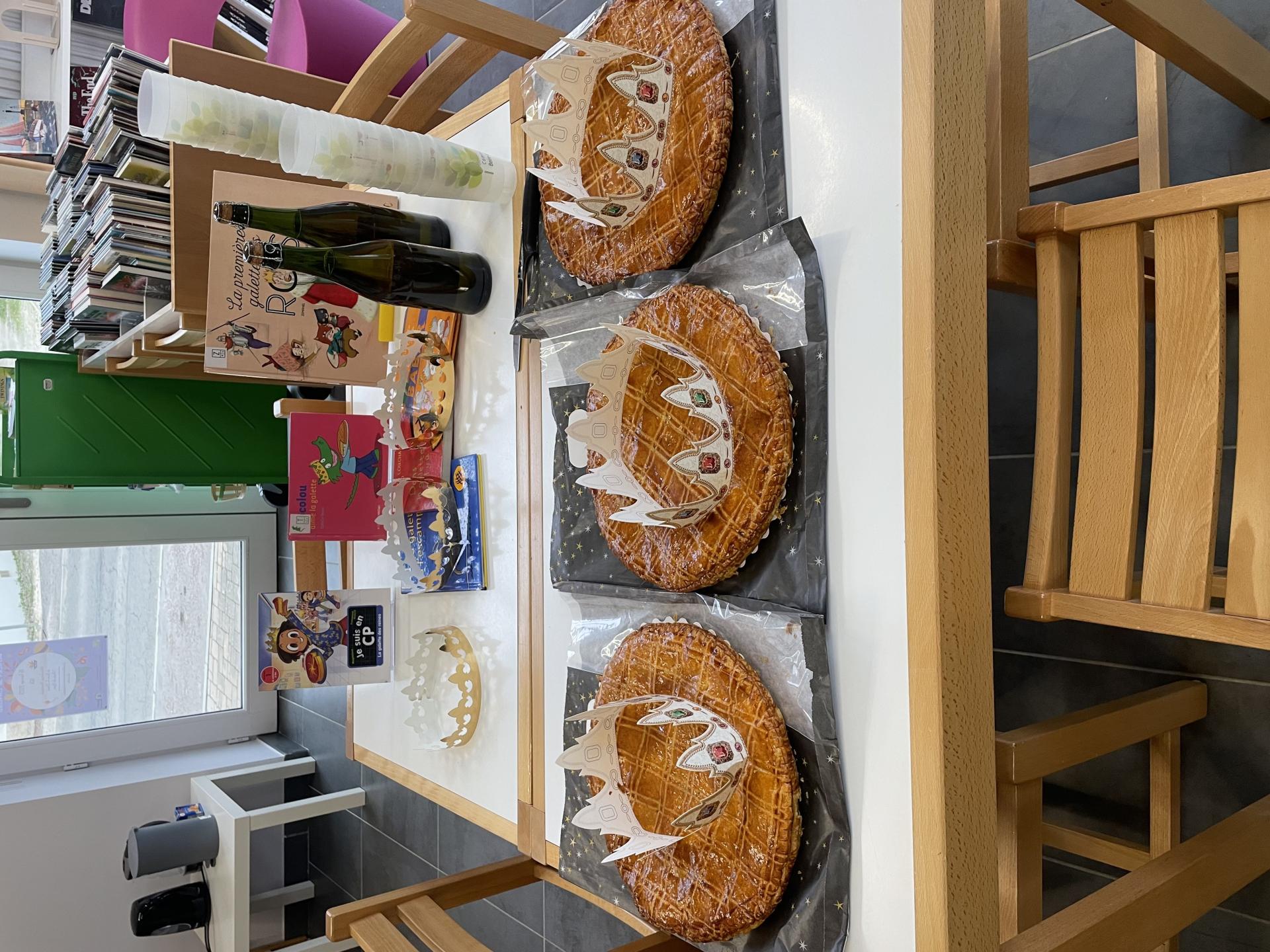 La bibliothèque a offert la galette - 25 janvier 2023